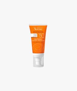 Protector solar con color SPF50+ Avene Mat Perfect